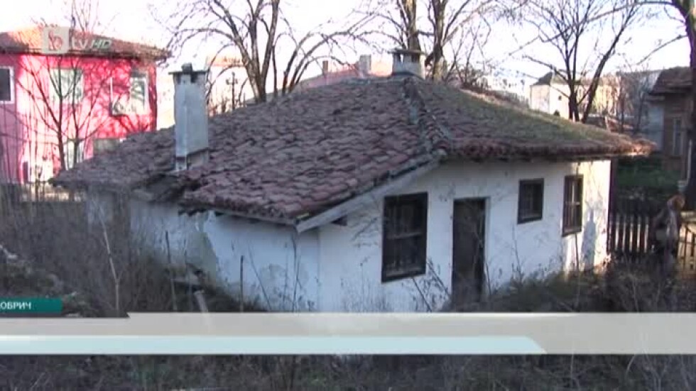 Родната къща на Адриана Будевска в Добрич е заплашена  от срутване