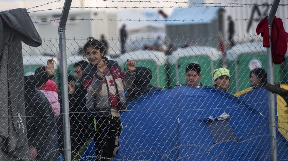 Македония отвори границата си за част от бежанците