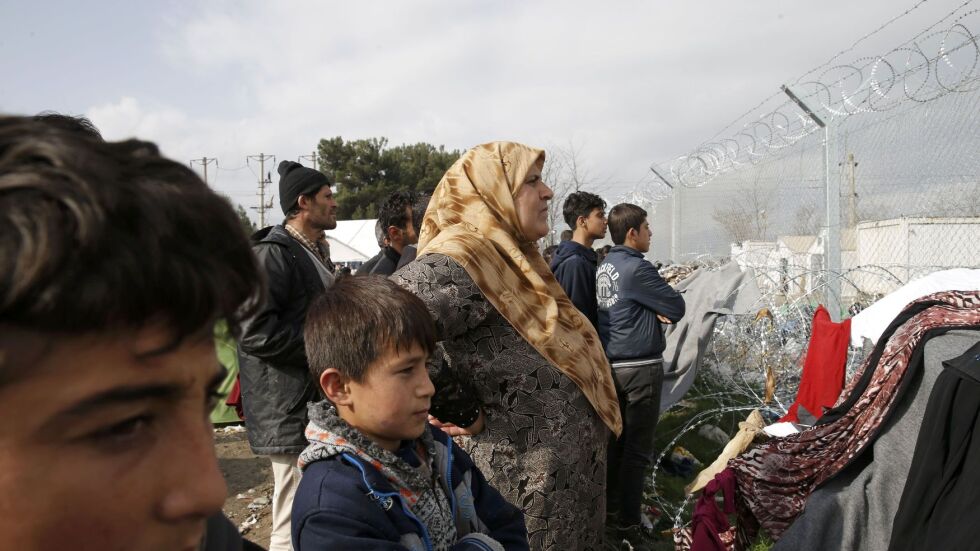 Гърция не проверявала данни на мигрантите заради "бъг в софтуера"