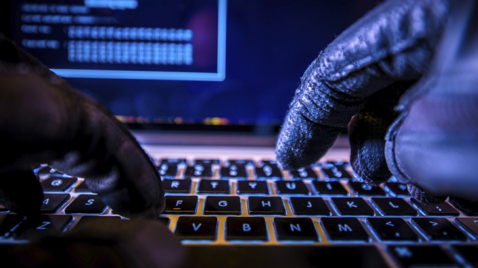 Украинската власт поиска помощ от хакерските групировки за киберзащита