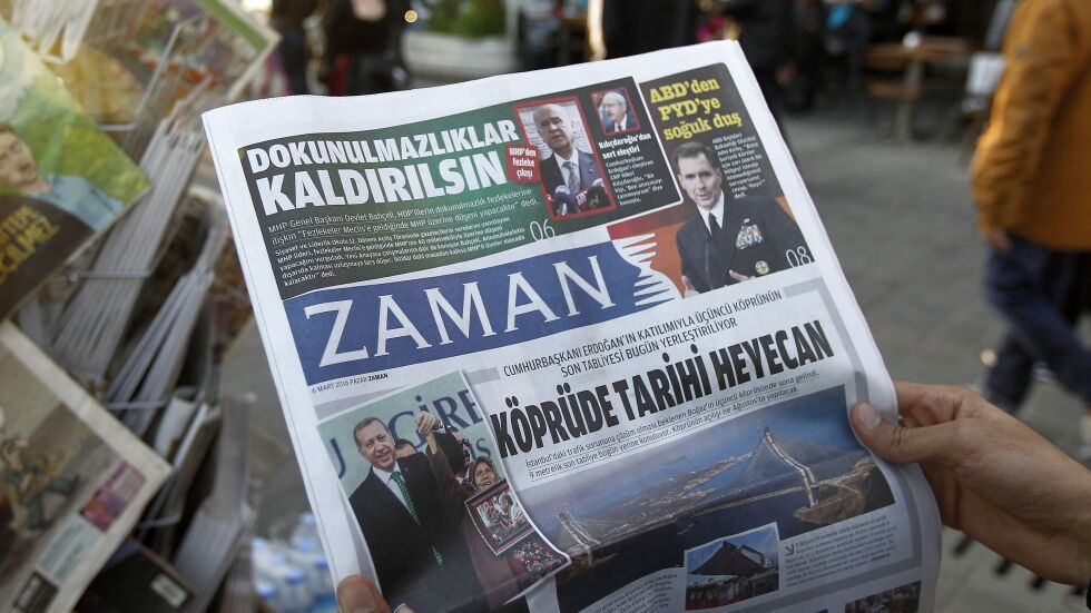 Турция спира 131 медии и уволнява 1700 военни