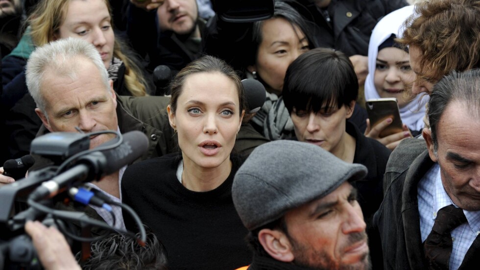 Джоли посети остров Лесбос