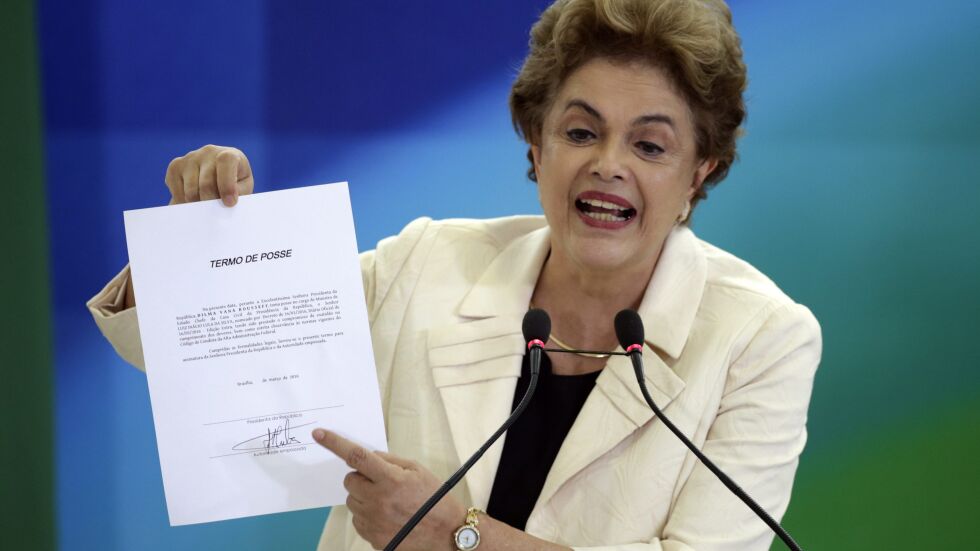 Бразилските депутати стартираха процедура за импийчмънт на Дилма Русеф 