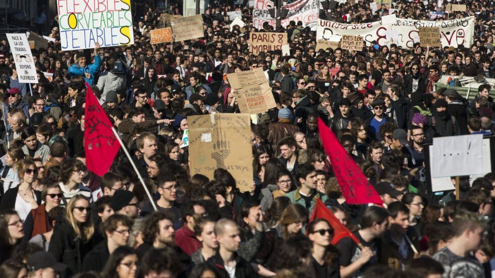 Хиляди французи на протест срещу трудовата реформа (СНИМКИ)