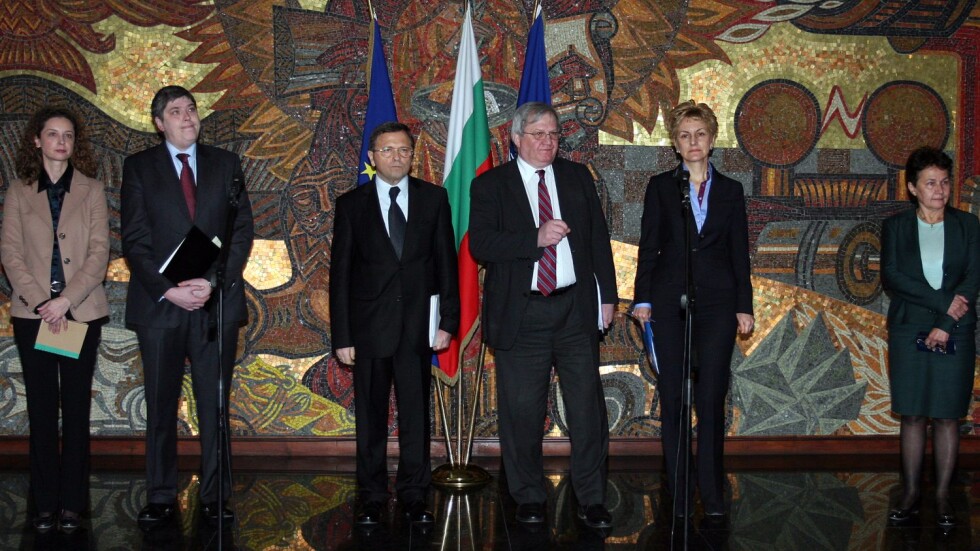 16 дипломати ще работят по кандидатурата на Ирина Бокова за ООН