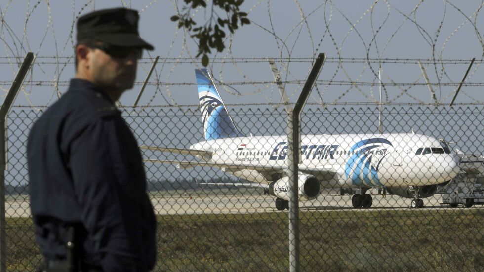 Въоръжен похитител отвлече египетски самолет