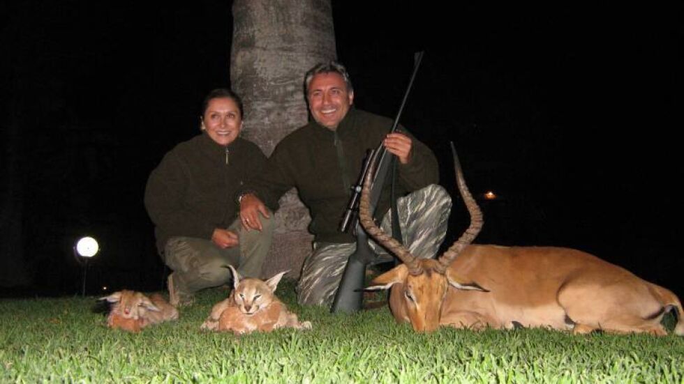 Христо Стоичков и съпругата му на лов за антилопи