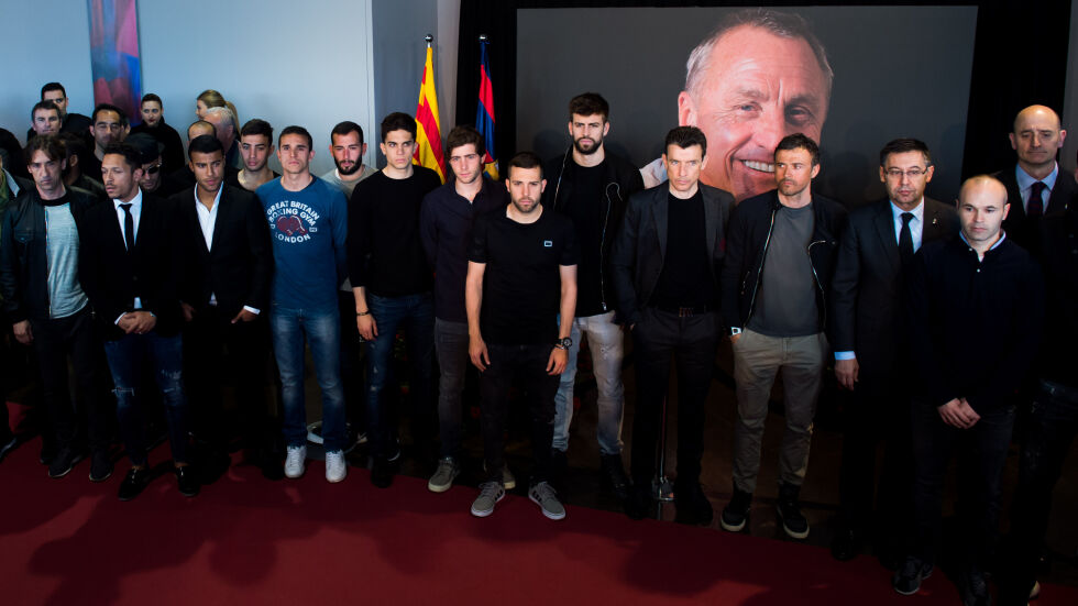 Футболистите на Барселона почетоха паметта на Йохан Кройф (ВИДЕО)