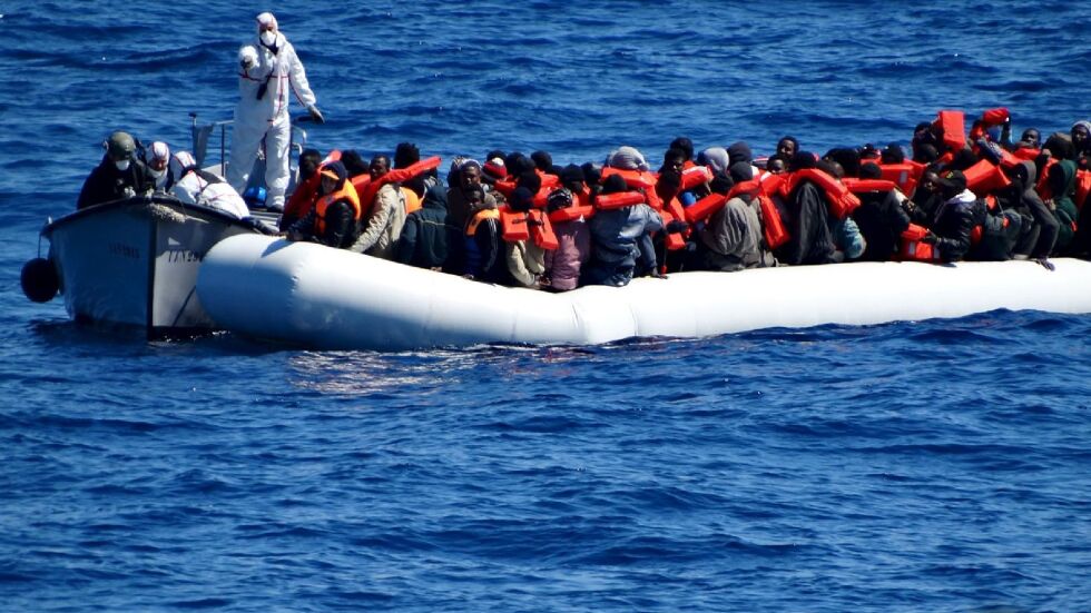 Десетки мигранти загинаха в ново бедствие край бреговете на Либия