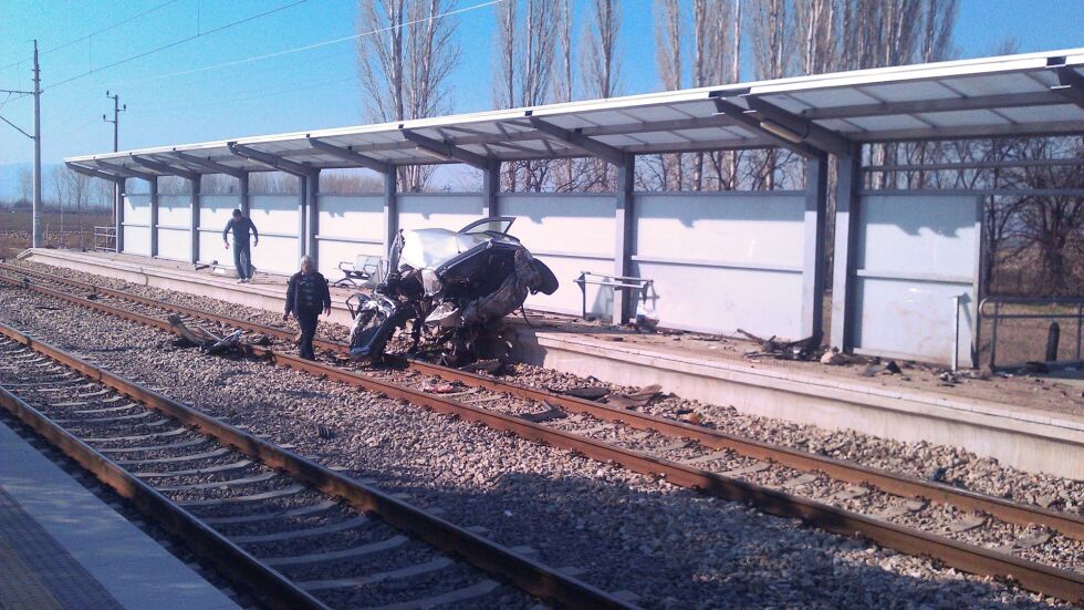 Влак блъсна автомобил край Ковачево, загина жена