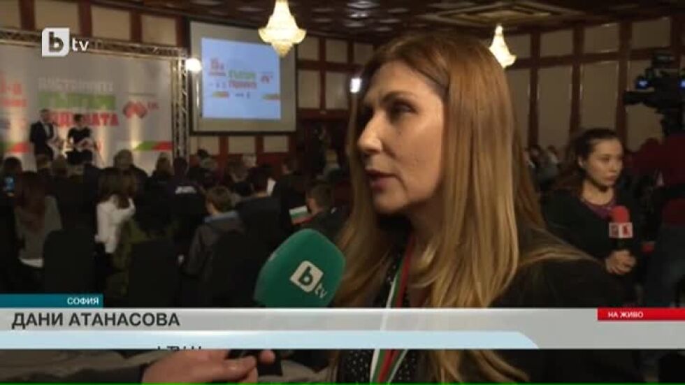 Репортерът на bTV Дани Атанасова беше отличена като част от „Достойните българи”