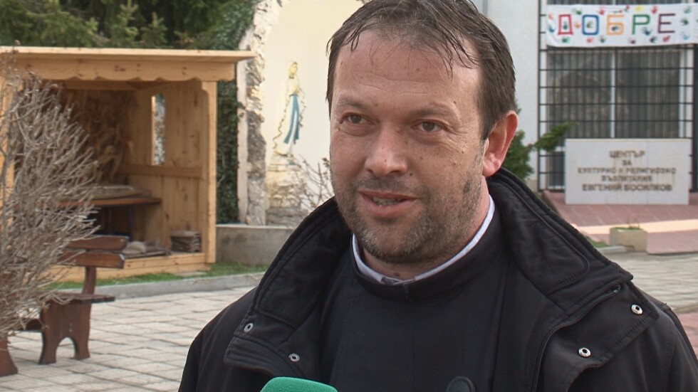 Отец Паоло Кортези: Тръгвам си от България с вдигната глава, с чест, невинен