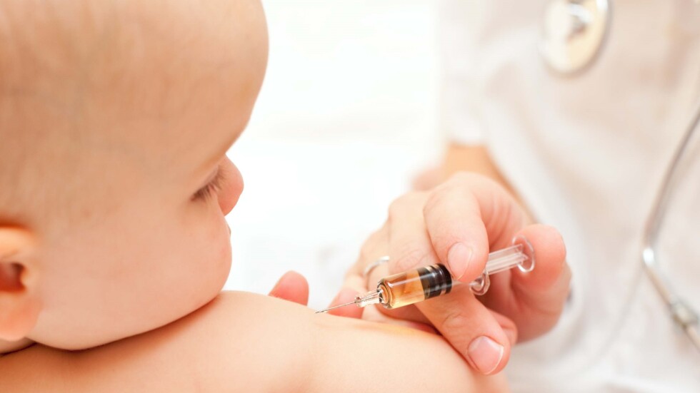 След Великден: Възобновяват имунизациите на бебета и женските консултации