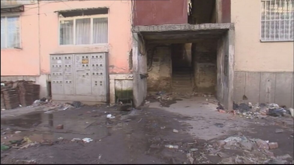 Ромите в Столипиново обвиниха мръсотията за болните от морбили деца