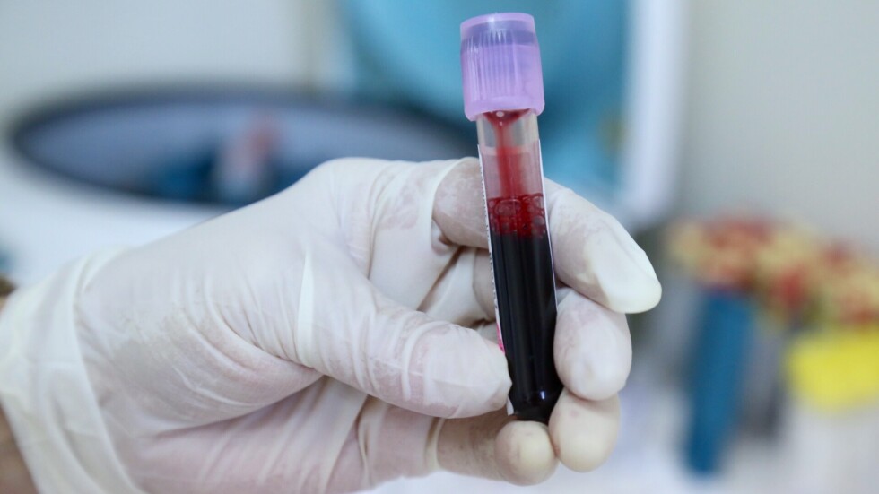 Срещу COVID-19: Британски учени ще използват имунна клетка да лекуват пациенти