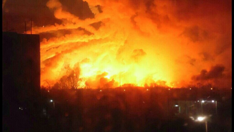 Взрив избухна в най-големия склад за муниции в Източна Украйна