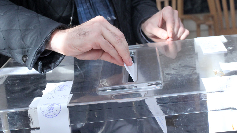 На избори в Бяла Слатина: Стотици са гласували в подвижни секции с фалшиви епикризи