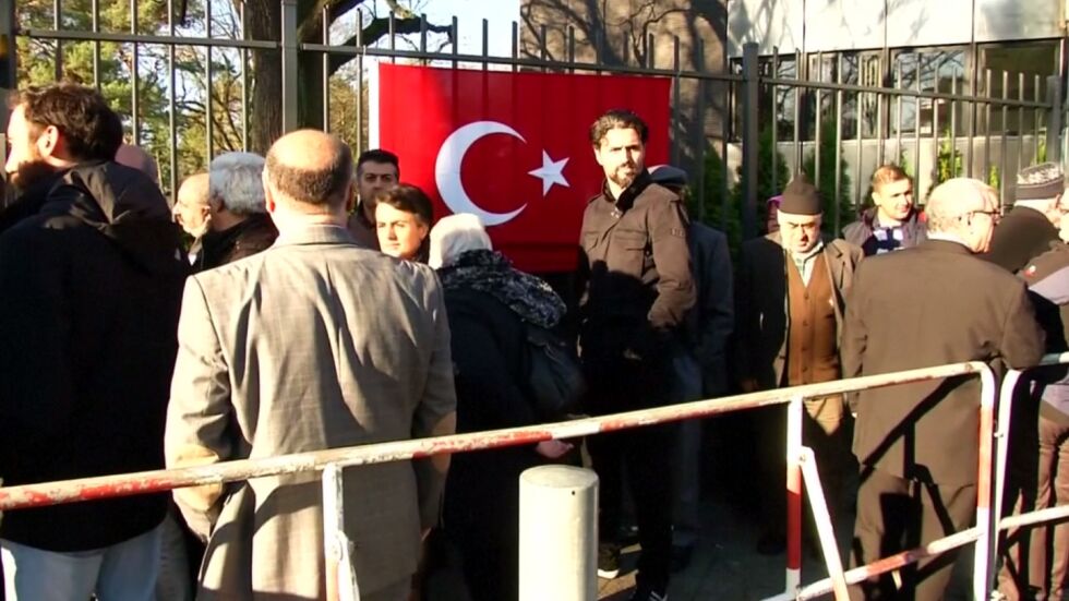 Започна вотът за референдума за конституционни промени в Турция