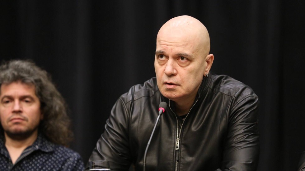 Слави Трифонов за скандала в НС: ПП и „Възраждане“ са като две сектантски организации