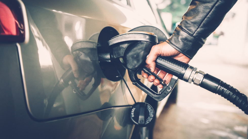 За Нова година: Рекорден скок в цените на горивата
