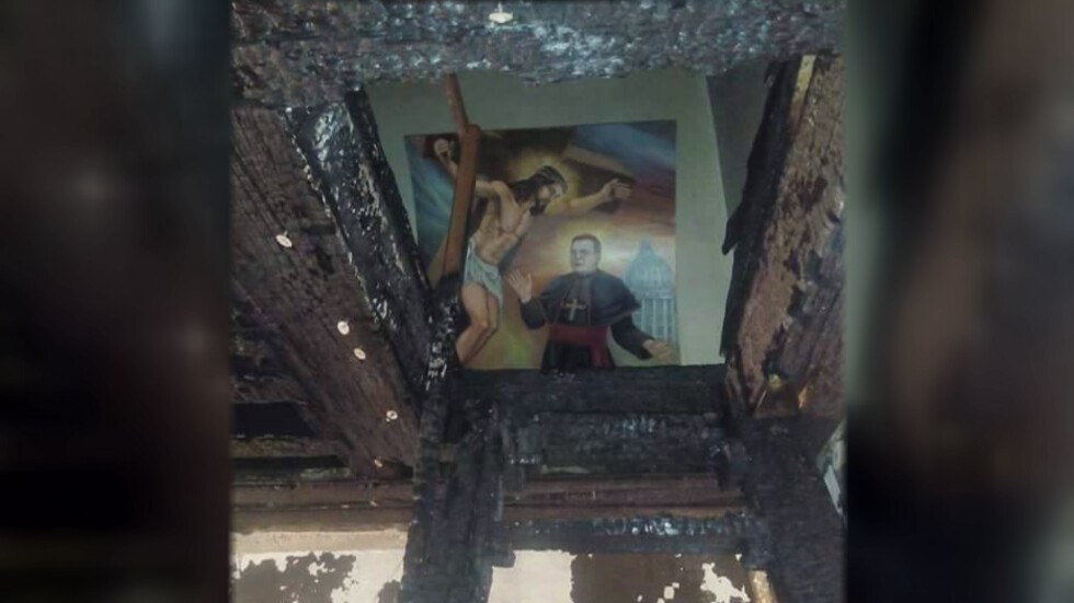 Пожар горя в католическата църква в Белене