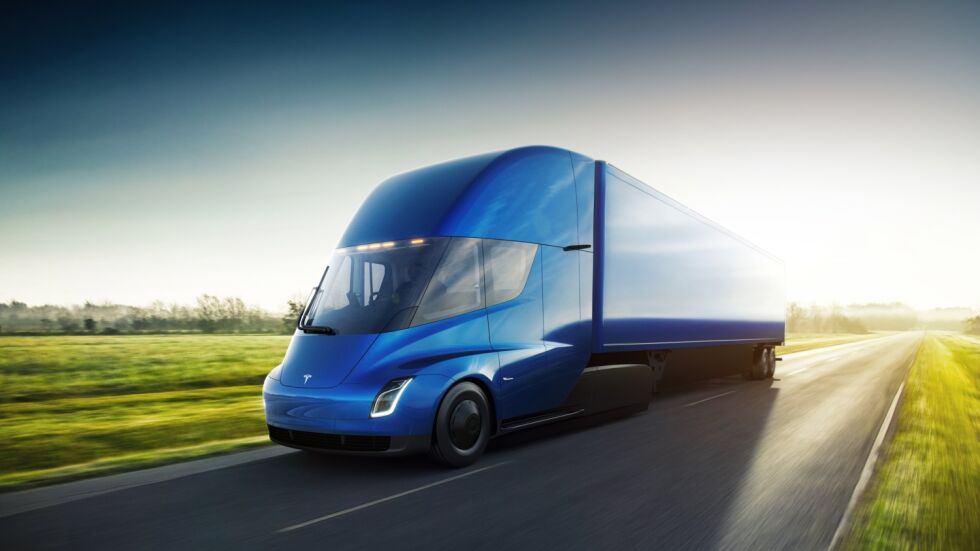 Камионите на „Тесла” вече са на път