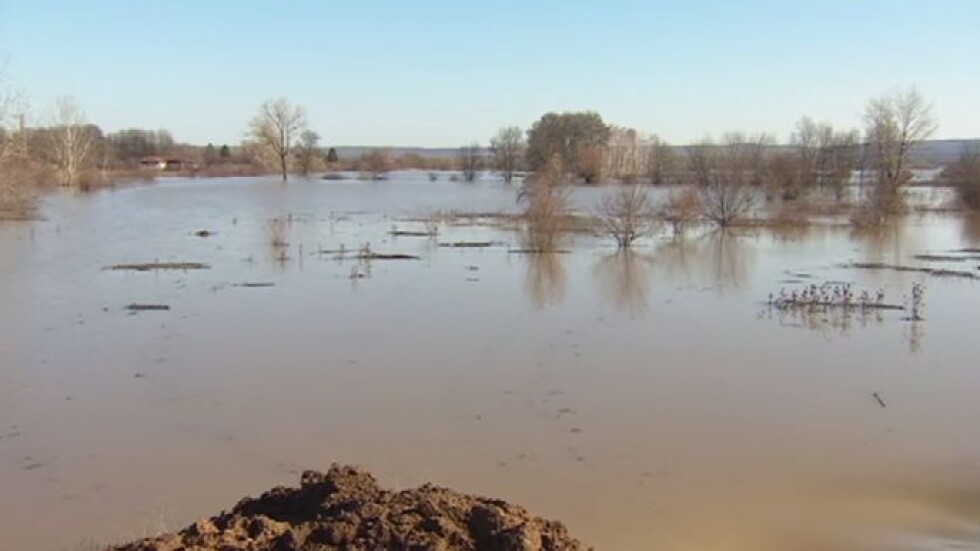 Четвърто денонощие има риск от наводнения в Северозападна България (ОБЗОР)
