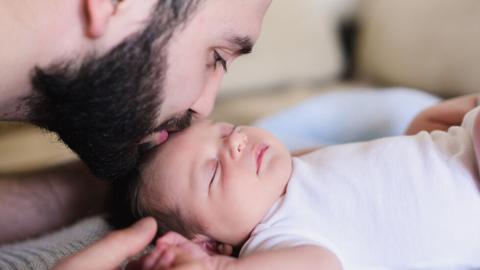Новородените бебета, които приличат на бащите си, са по-здрави 