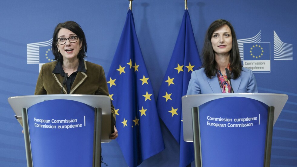 Мария Габриел: ЕС няма да има инстанция за противодействие на фалшивите новини