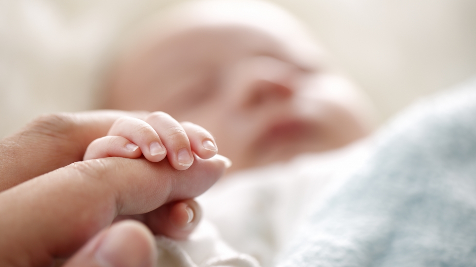 С донорска яйцеклетка: 52-годишна жена родила здраво бебе след инвитро