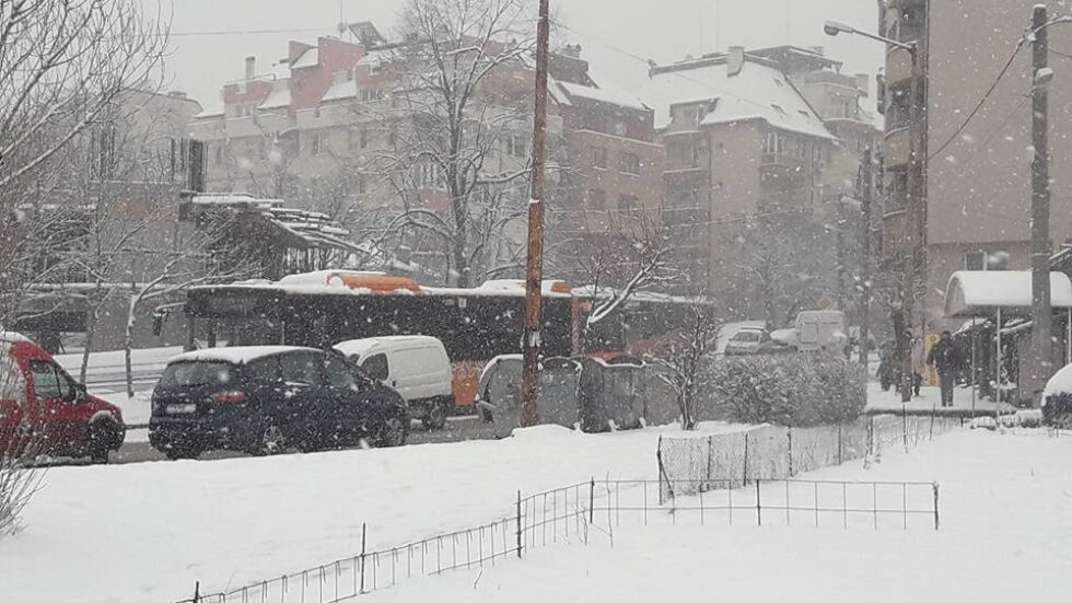 Снежна блокада в София (СНИМКИ И ВИДЕО)