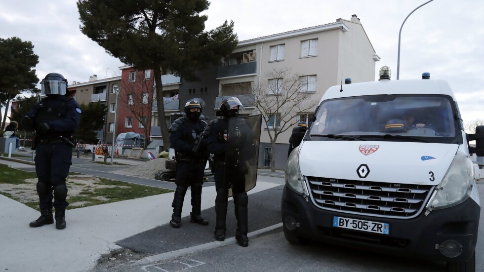 Арестуваха жена, която споделяла живота на нападателя от Франция 