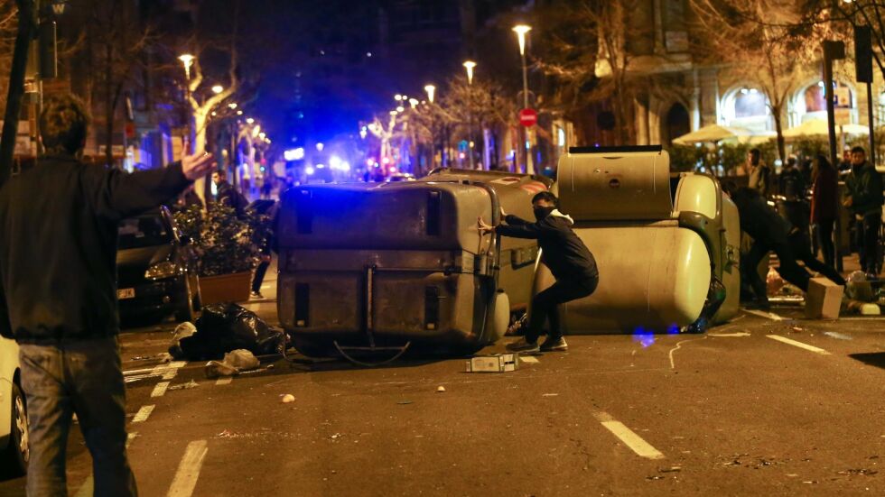 Над 50 души пострадаха при сблъсъци на протеста в Барселона