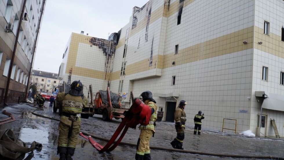 Жертвите на пожара в мол в Сибир вече са 64 (СНИМКИ и ВИДЕО)
