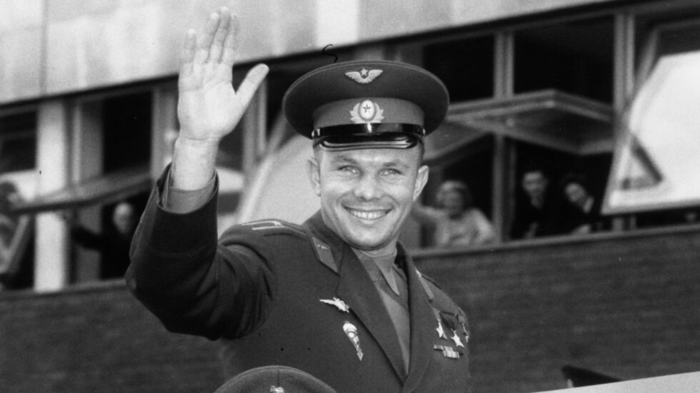 Самолетът на Гагарин се разбил заради грешна команда от Земята