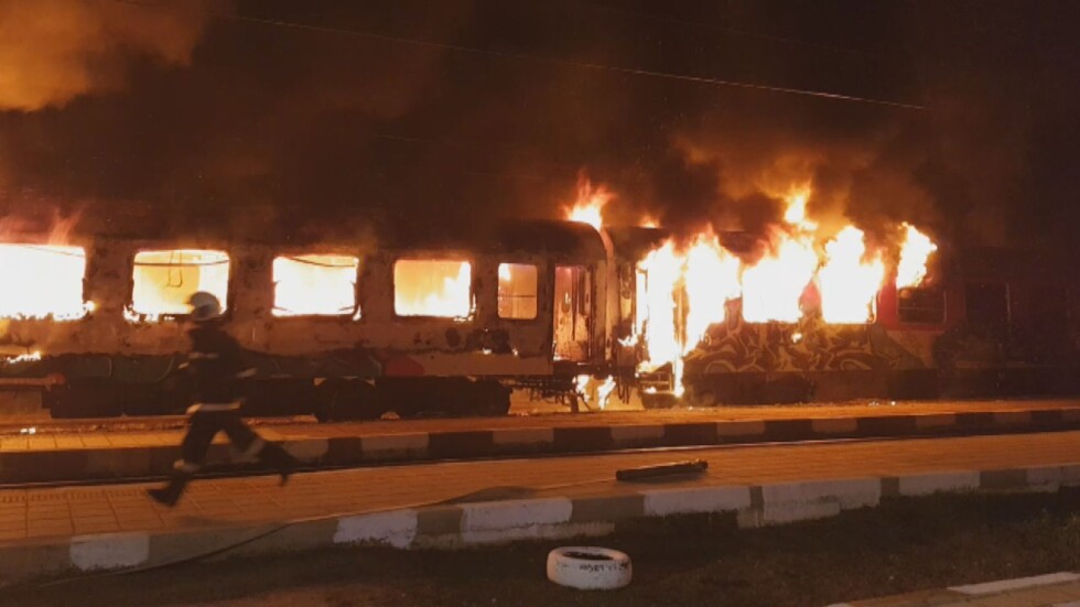 Пътници от горящия влак: Няма пострадали, защото не беше пълно и слязохме бързо