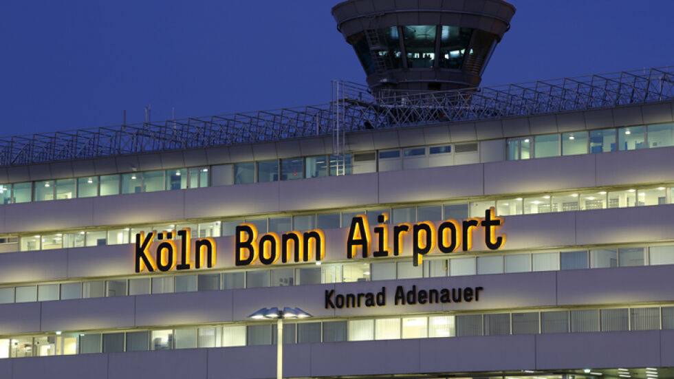 Маскирани мъже обраха инкасо автомобил на летището в Кьолн