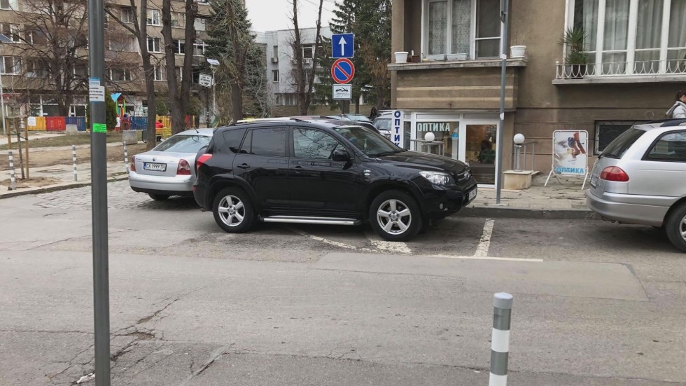 Паркиране гратис: Шофьори спират в нарушение извън платените места 