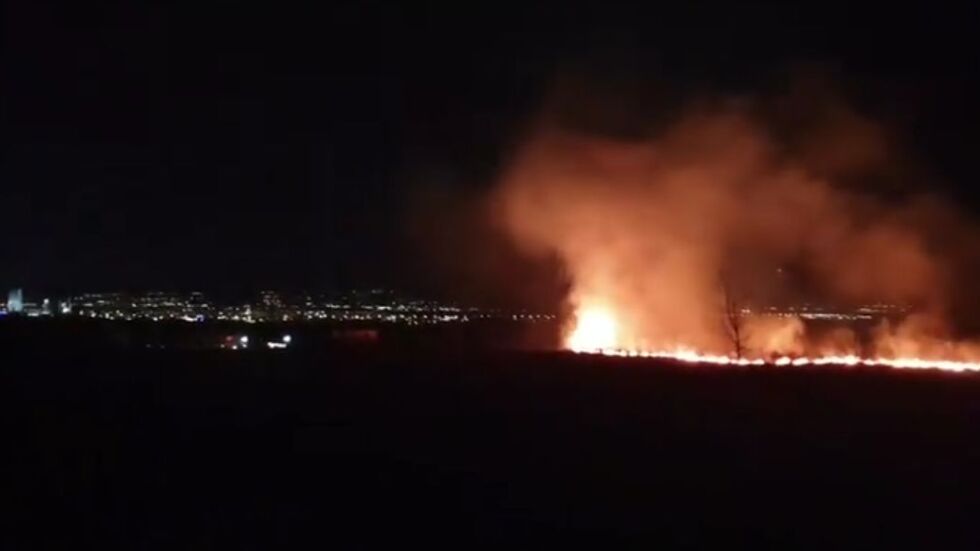 Пожар избухна в местността „Камбаните“ в София