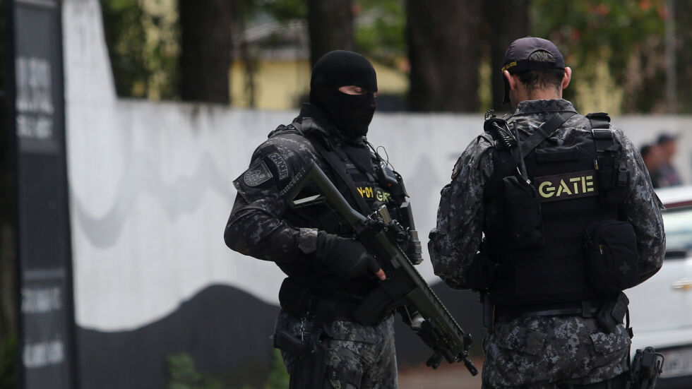 Пет деца са загинали след стрелба в бразилско училище (ВИДЕО)
