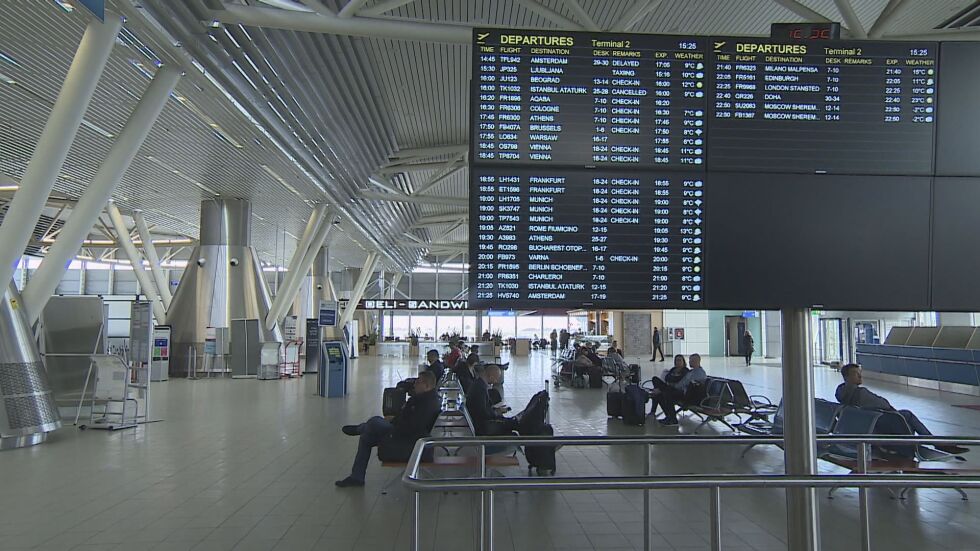 Пътниците от спрения "Боинг 737 Макс 8" с почти 20 часа престой в София 