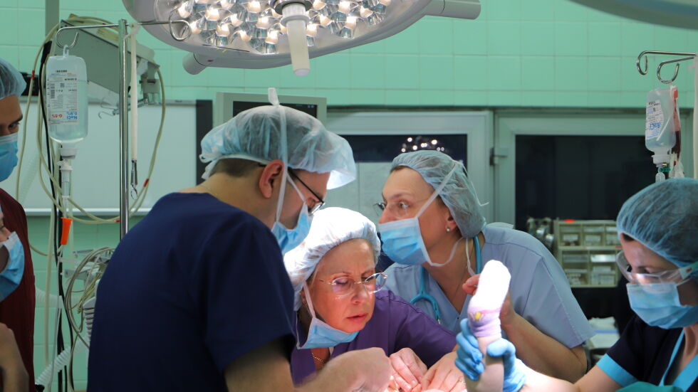 Лекари от ВМА и „Пирогов” оперираха бебе на 1 г. с рядък тумор