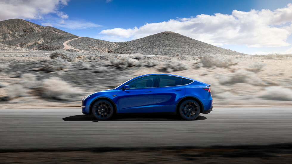 Премиера: „Тесла” вече има  високопроходим електрически автомобил