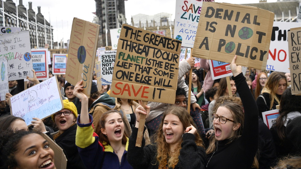 Ученици от цял свят застанаха зад Грета Тунберг срещу климатичните промени