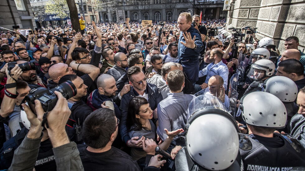 Ултиматум за властта в Сърбия: Какво предстои след протестите през уикенда?