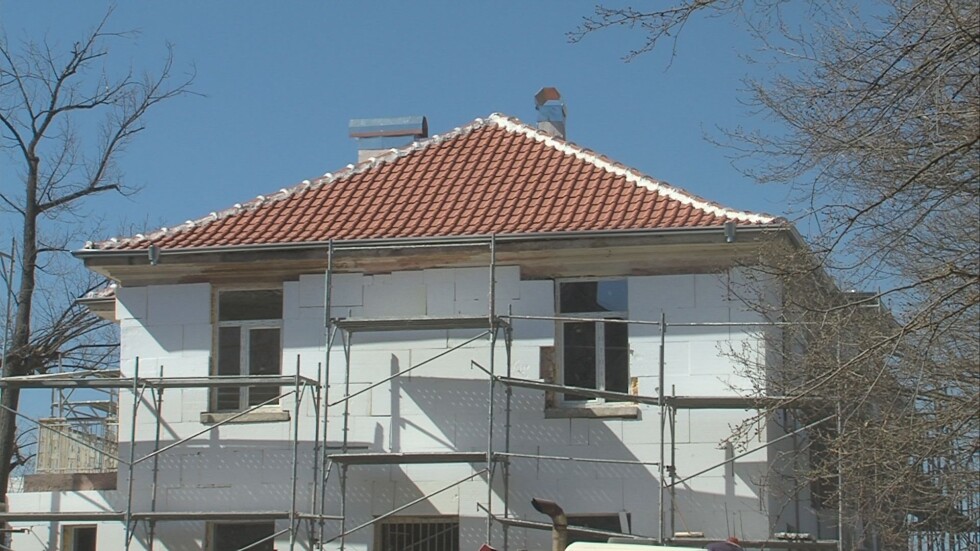 Обществена поръчка за ремонт на покрив, който вече е ремонтиран