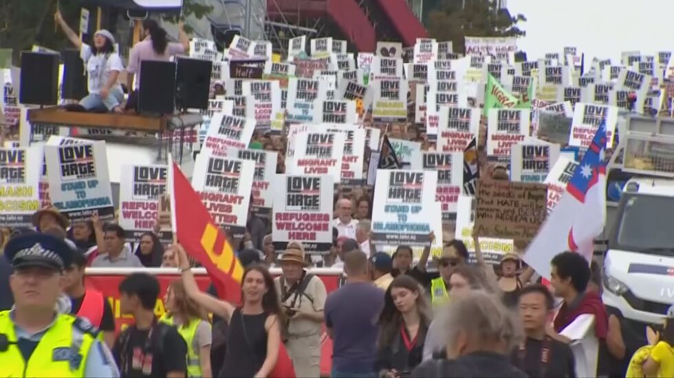 Хиляди на шествие срещу расизма в Нова Зеландия