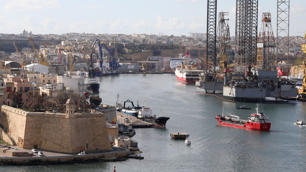 Малтийските власти освободиха танкер, отвлечен от мигранти 