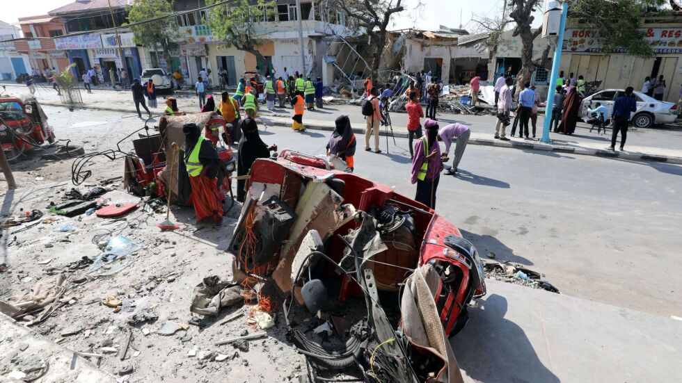 Най-малко 11 души загинаха при експлозия край ресторант в Могадишу