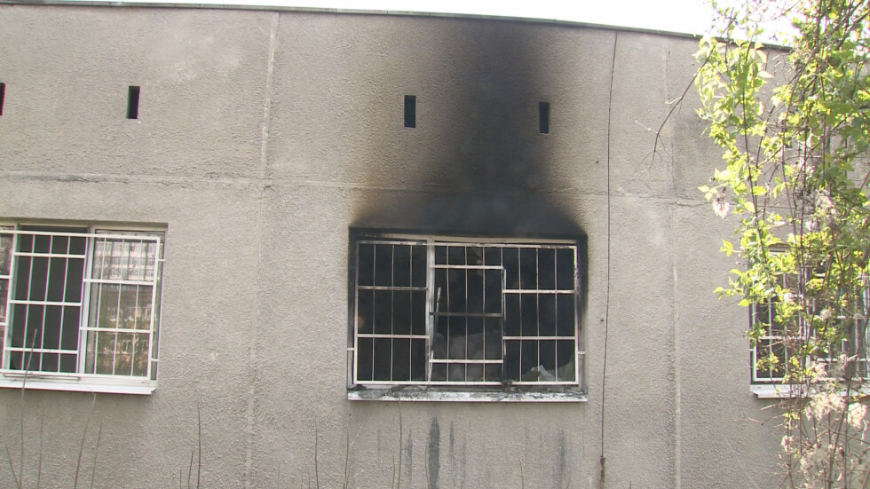 Търсят причините за пожара в психиатрията в Пловдив